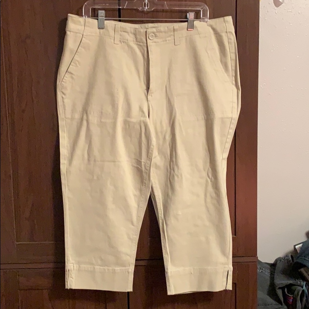 Ladies capris.
